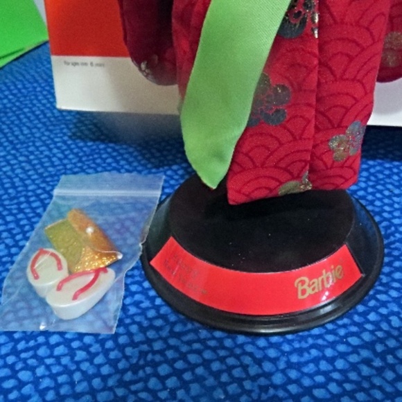 Vintage Barbie 1995 Happy New Year Barbie Doll (14024) in Original Box - Picture 4 of 9